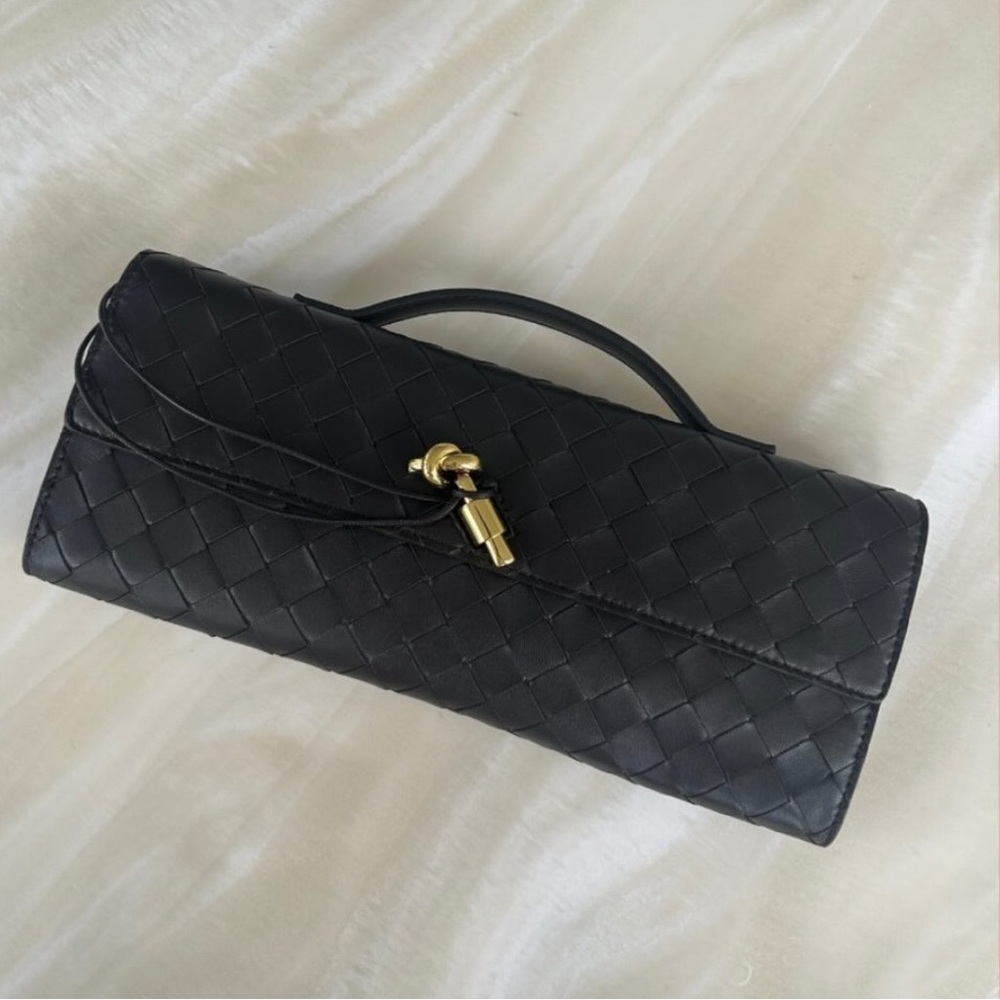 Bottega Veneta Long Clutch Andiamo With Handle black and gold